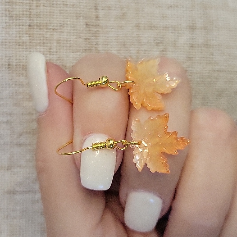 MAPLE LEAF GLASS CHARM EARRINGS